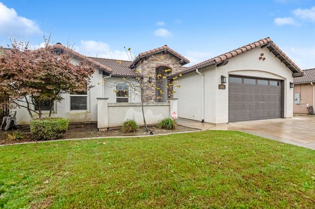 2007 E Walnut Avenue, Tulare, CA 93274