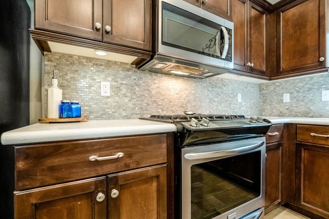 2007 E Walnut Avenue, Tulare, CA 93274