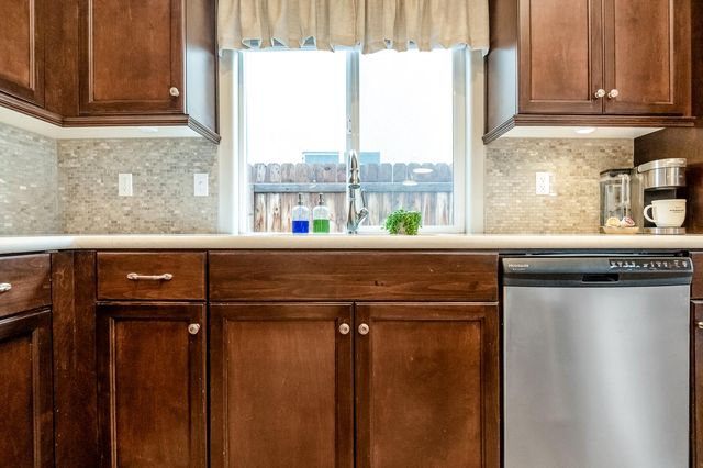 2007 E Walnut Avenue, Tulare, CA 93274