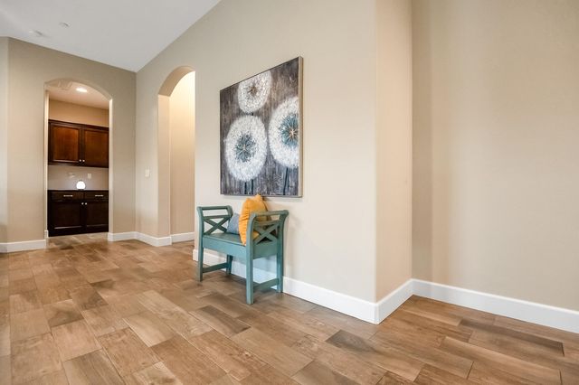 2007 E Walnut Avenue, Tulare, CA 93274