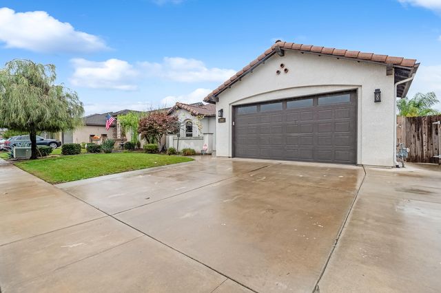 2007 E Walnut Avenue, Tulare, CA 93274