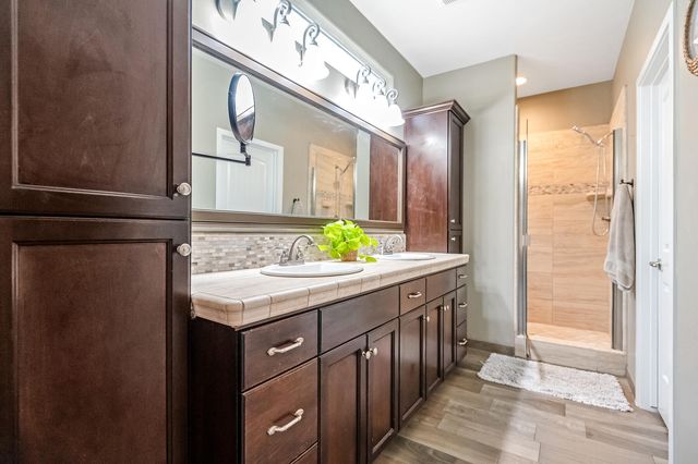 2007 E Walnut Avenue, Tulare, CA 93274