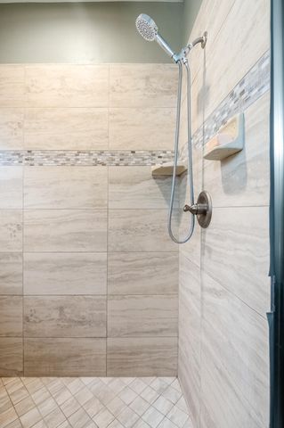 2007 E Walnut Avenue, Tulare, CA 93274