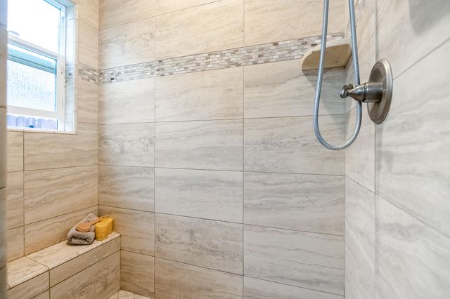 2007 E Walnut Avenue, Tulare, CA 93274