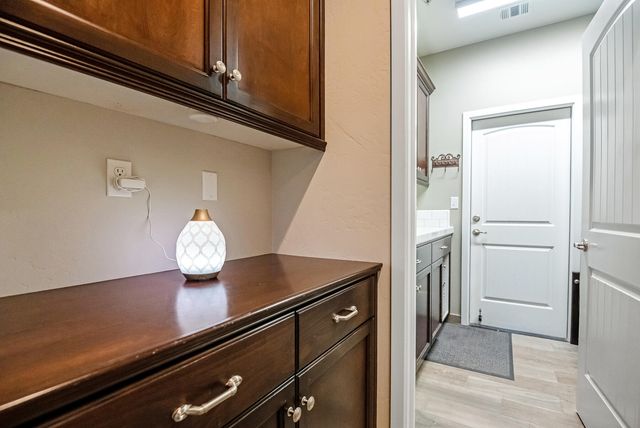 2007 E Walnut Avenue, Tulare, CA 93274