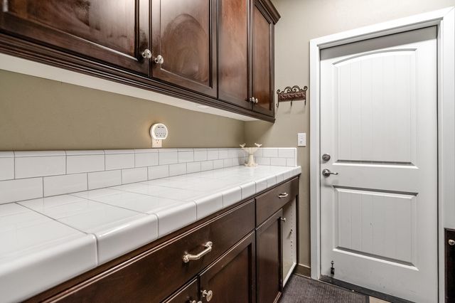 2007 E Walnut Avenue, Tulare, CA 93274