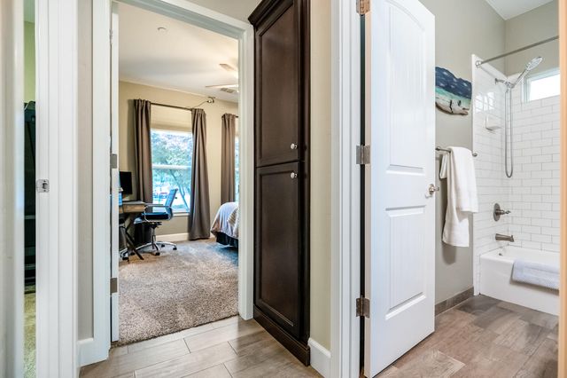 2007 E Walnut Avenue, Tulare, CA 93274