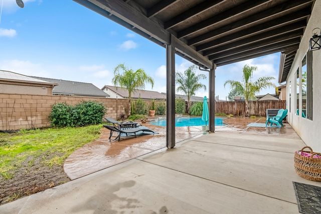 2007 E Walnut Avenue, Tulare, CA 93274