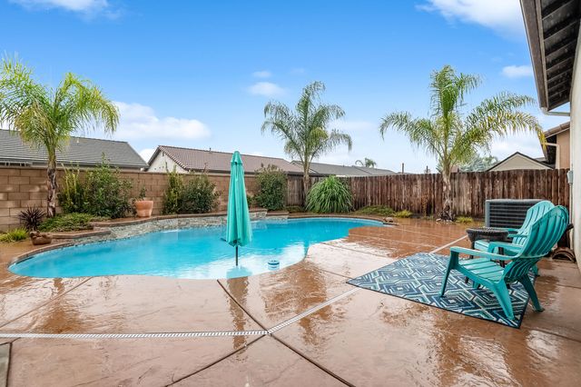 2007 E Walnut Avenue, Tulare, CA 93274