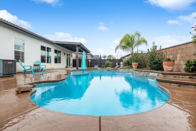 2007 E Walnut Avenue, Tulare, CA 93274