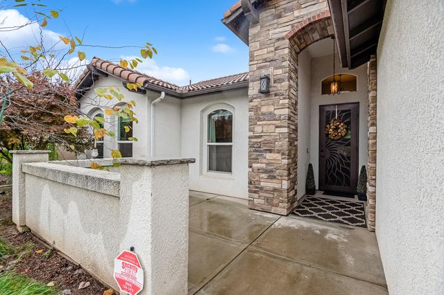 2007 E Walnut Avenue, Tulare, CA 93274