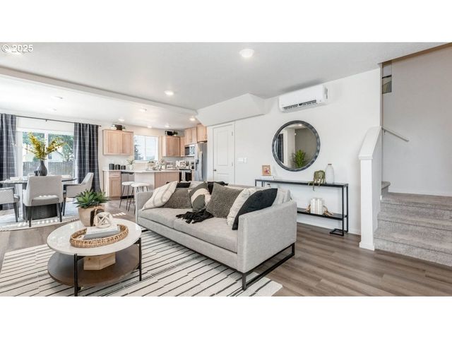 6192 Se 15th St, Gresham, OR 97080