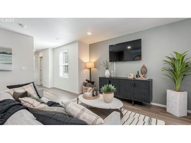 6192 Se 15th St, Gresham, OR 97080