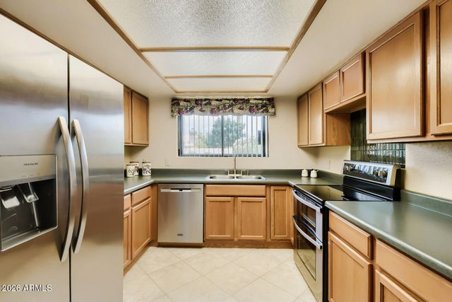 1560 E WHITTEN Street, Chandler, AZ 85225