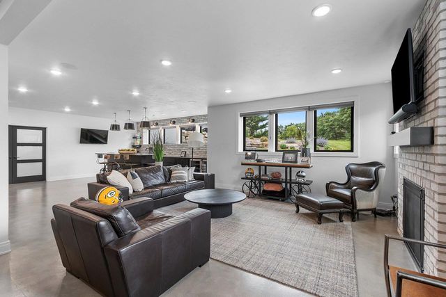 4141 BLACKBERRY RIDGE DRIVE, Hobart, WI 54115