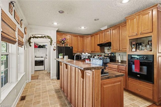 1067 Angel Fire Trail, Seagrove, NC 27341