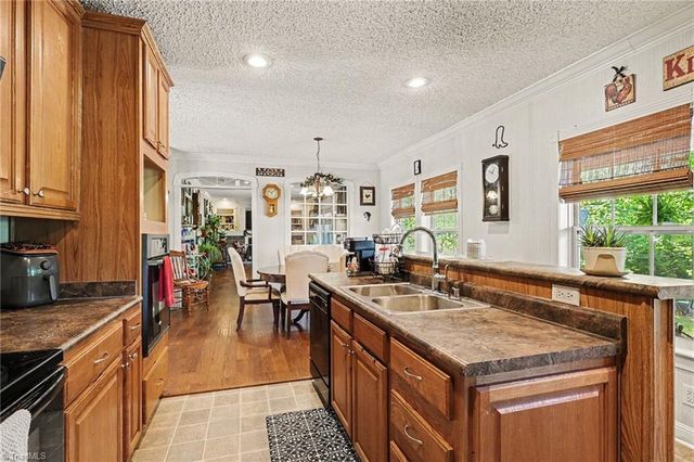 1067 Angel Fire Trail, Seagrove, NC 27341