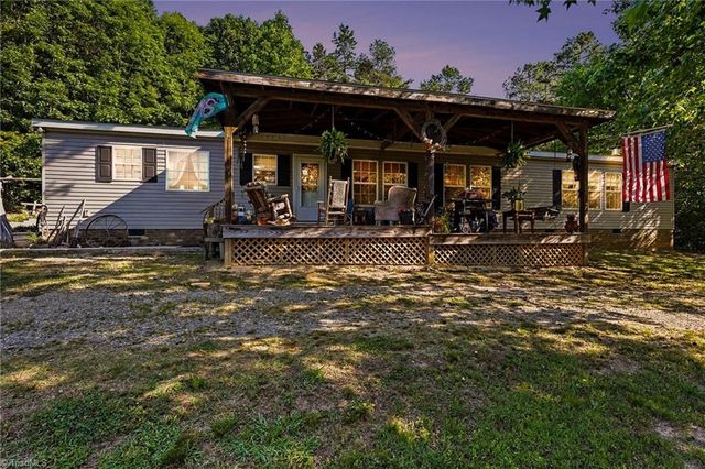 1067 Angel Fire Trail, Seagrove, NC 27341