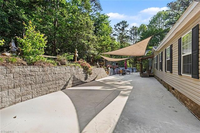 1067 Angel Fire Trail, Seagrove, NC 27341