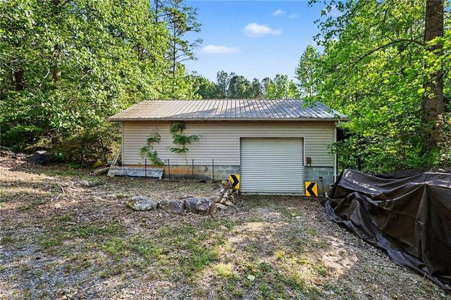 1067 Angel Fire Trail, Seagrove, NC 27341