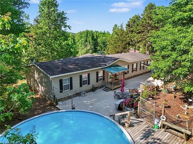 1067 Angel Fire Trail, Seagrove, NC 27341