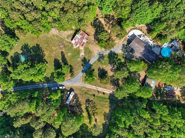 1067 Angel Fire Trail, Seagrove, NC 27341