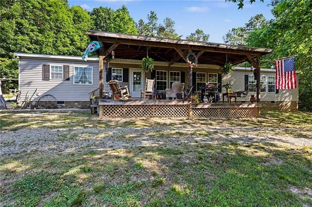 1067 Angel Fire Trail, Seagrove, NC 27341