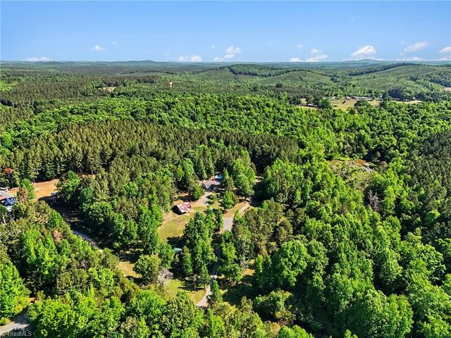 1067 Angel Fire Trail, Seagrove, NC 27341