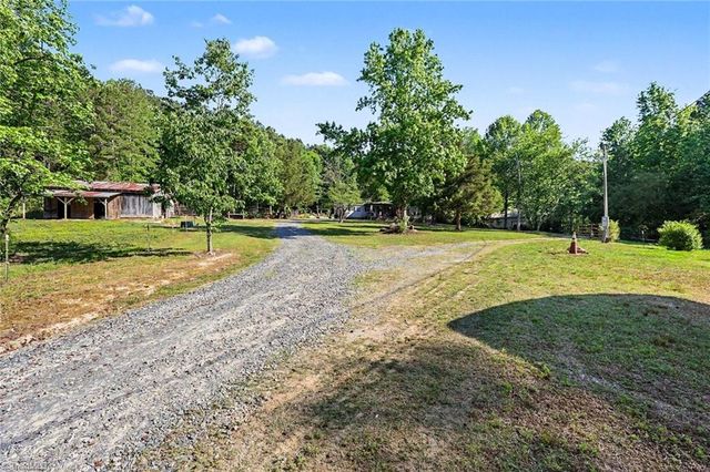 1067 Angel Fire Trail, Seagrove, NC 27341