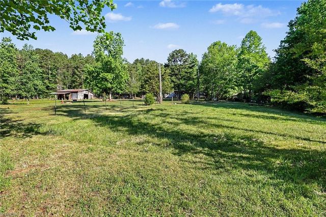 1067 Angel Fire Trail, Seagrove, NC 27341