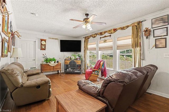 1067 Angel Fire Trail, Seagrove, NC 27341
