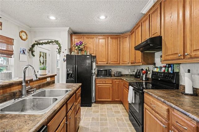 1067 Angel Fire Trail, Seagrove, NC 27341