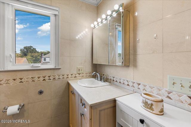 5 Ridge Road, West Long Branch, NJ 07764