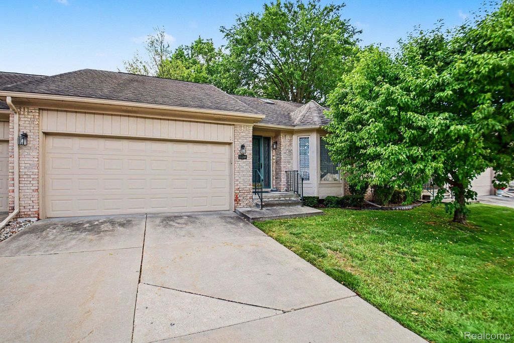 15540 Caputo Court, Clinton Charter Township, MI 48035