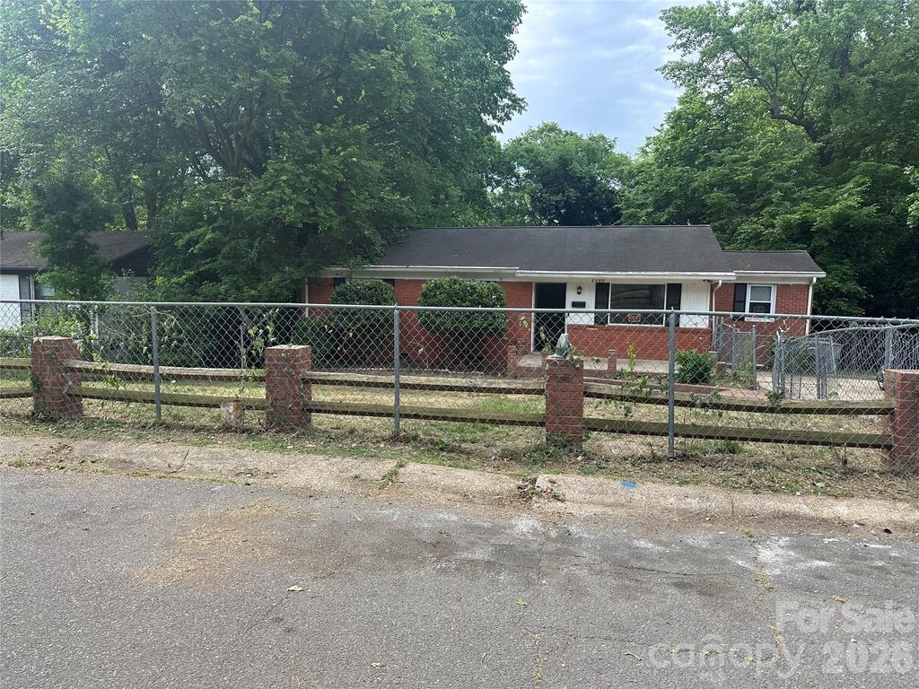 1103 Lewiston Avenue, Charlotte, NC 28208