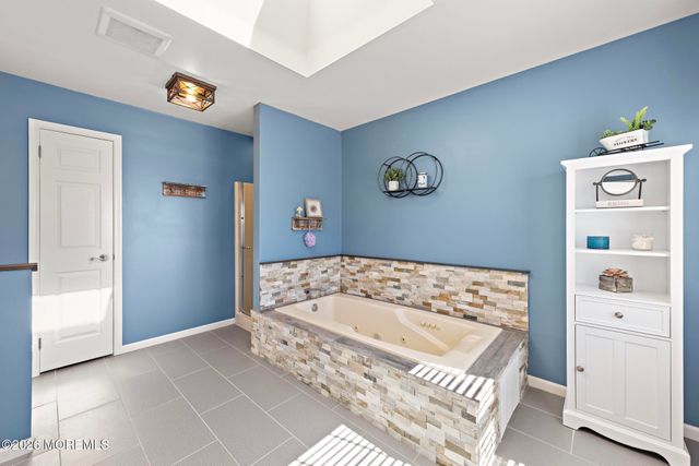 19 Heathwood Avenue, Jackson, NJ 08527