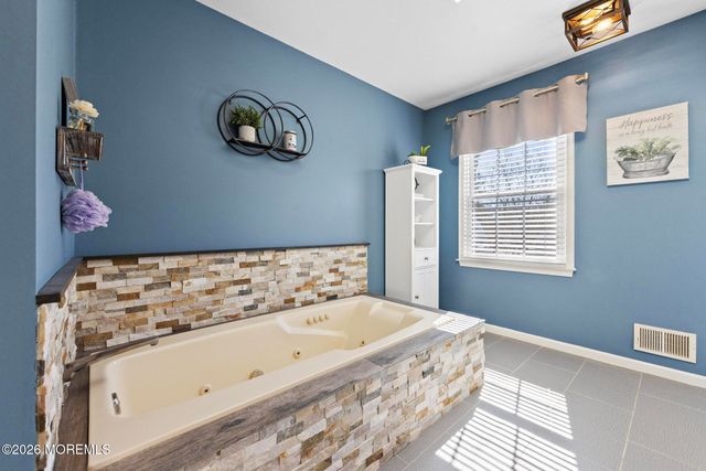 19 Heathwood Avenue, Jackson, NJ 08527