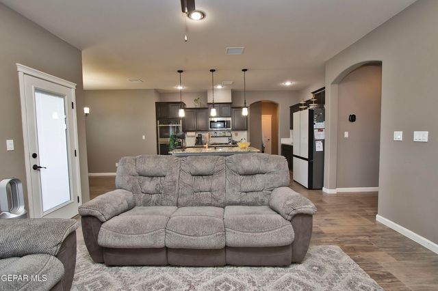7743 Enchanted View Drive, El Paso, TX 79911