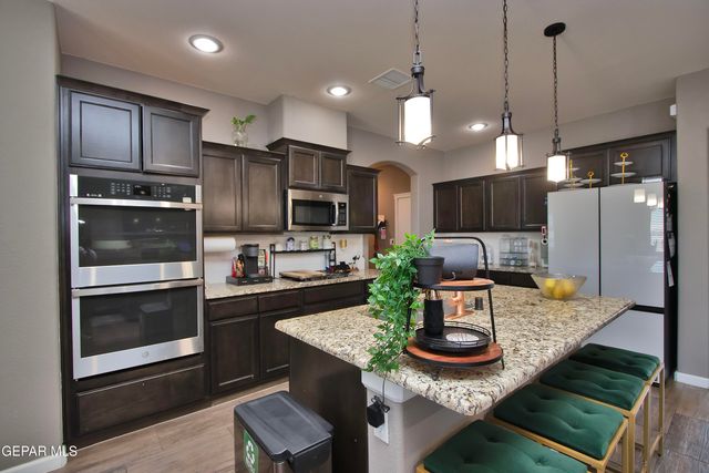 7743 Enchanted View Drive, El Paso, TX 79911