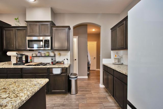 7743 Enchanted View Drive, El Paso, TX 79911