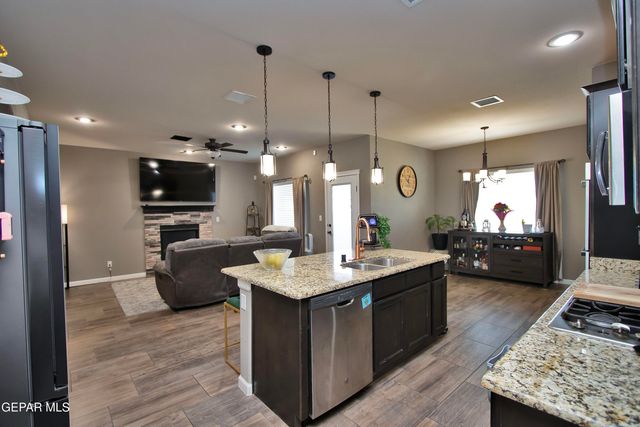 7743 Enchanted View Drive, El Paso, TX 79911