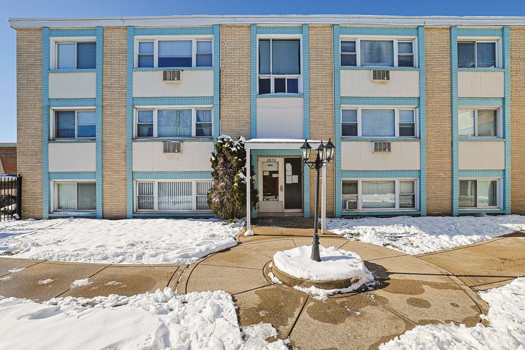 6850 Cermak Road 1B, Berwyn, IL 60402