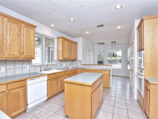 160 Sundance TRL, Liberty Hill, TX 78642