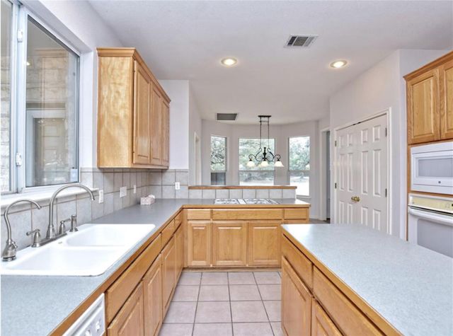 160 Sundance TRL, Liberty Hill, TX 78642