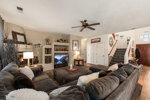 7424 Cedar Waxwing Place NW, Albuquerque, NM 87114