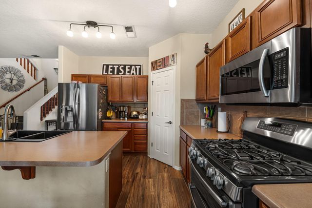 7424 Cedar Waxwing Place NW, Albuquerque, NM 87114