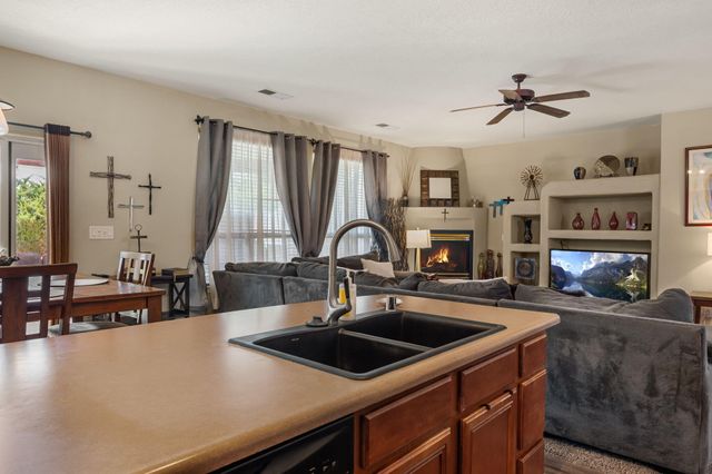 7424 Cedar Waxwing Place NW, Albuquerque, NM 87114