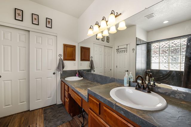 7424 Cedar Waxwing Place NW, Albuquerque, NM 87114