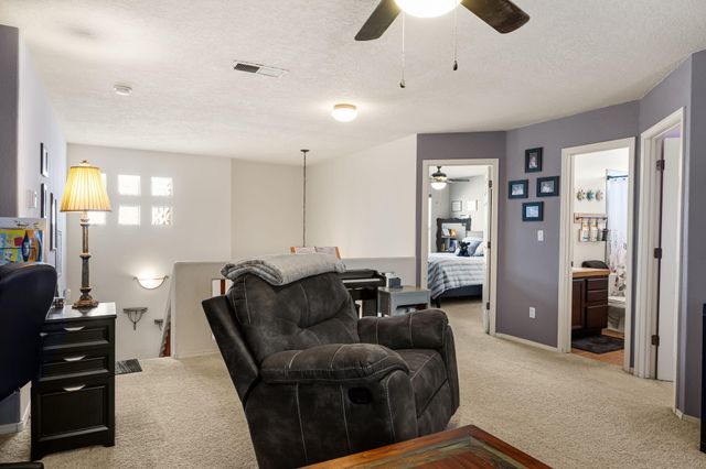 7424 Cedar Waxwing Place NW, Albuquerque, NM 87114