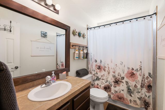 7424 Cedar Waxwing Place NW, Albuquerque, NM 87114